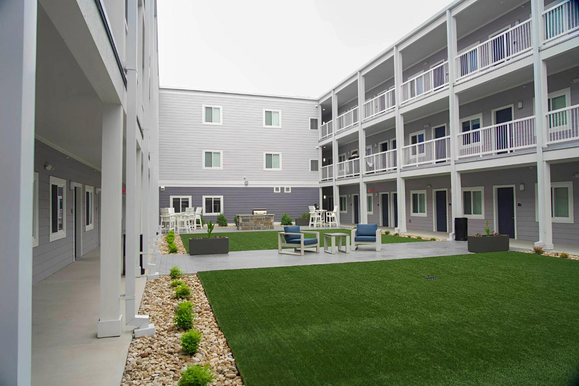 Stayapt Suites San Antonio-Lackland Exterior photo
